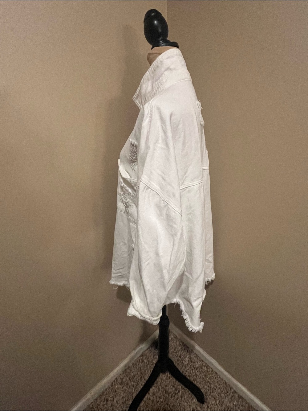 Boutique White Distressed Raw Hem Button-Up Lightweight Denim Jacket, Large - Picture 3 of 9
